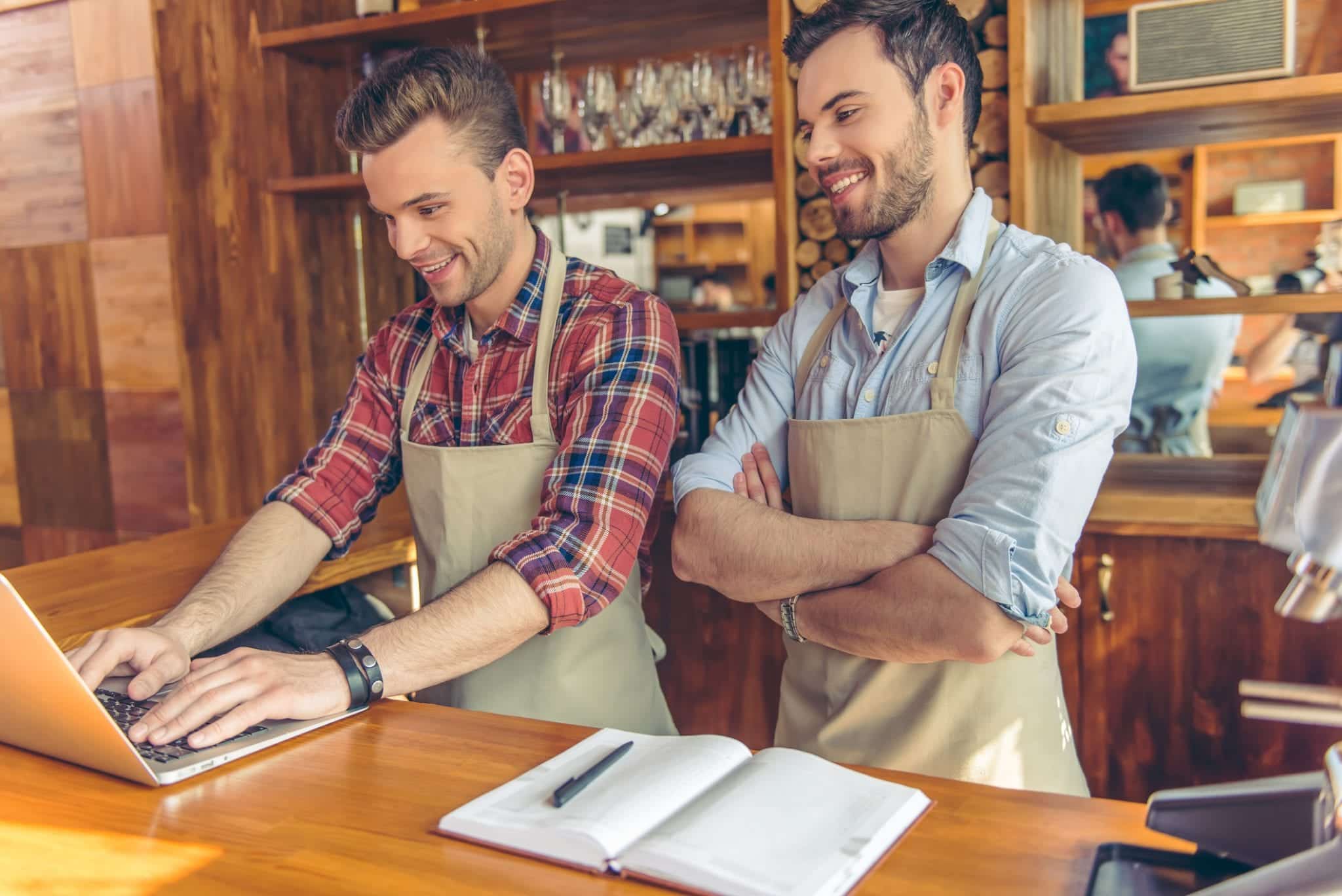 Handsome workers at cafe restaurant_website_design
